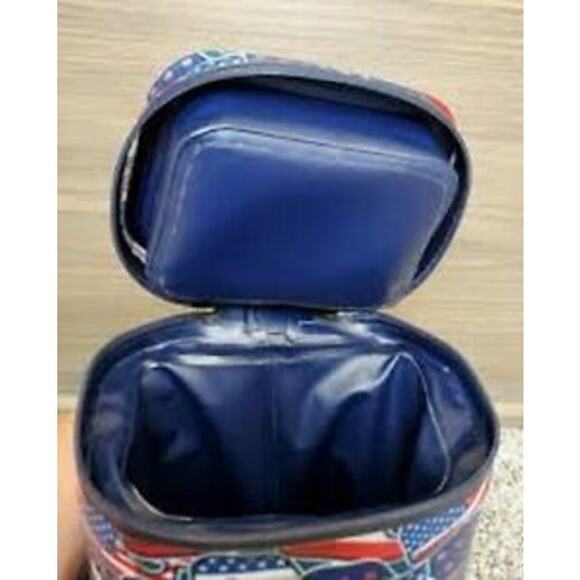 Vineyard Vines 10 can pack or 2 Wine Bottles Sling Insulated Cooler - Picture 3 of 3